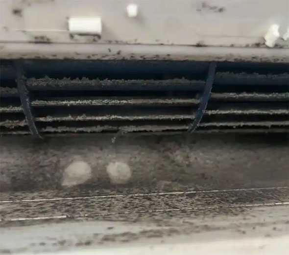 百色市空调吹的风有股烧焦味是怎么回事